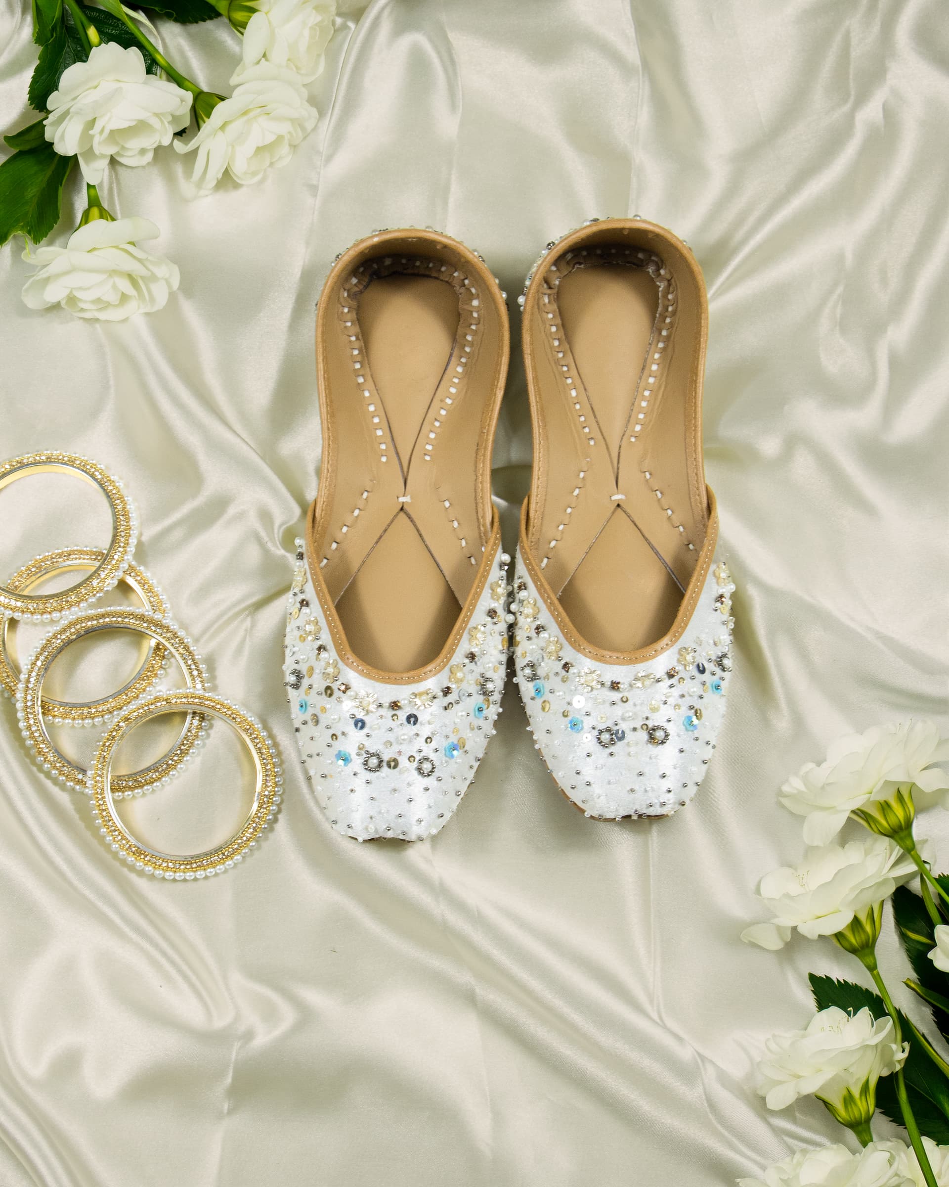 Noir Pearl – White Jutti for Women | Ethnic Jutti