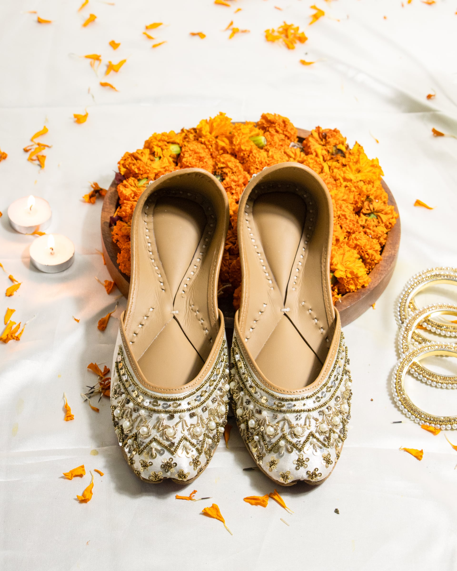 Sunehri White Jutti for Women – Golden Jutti for Wedding