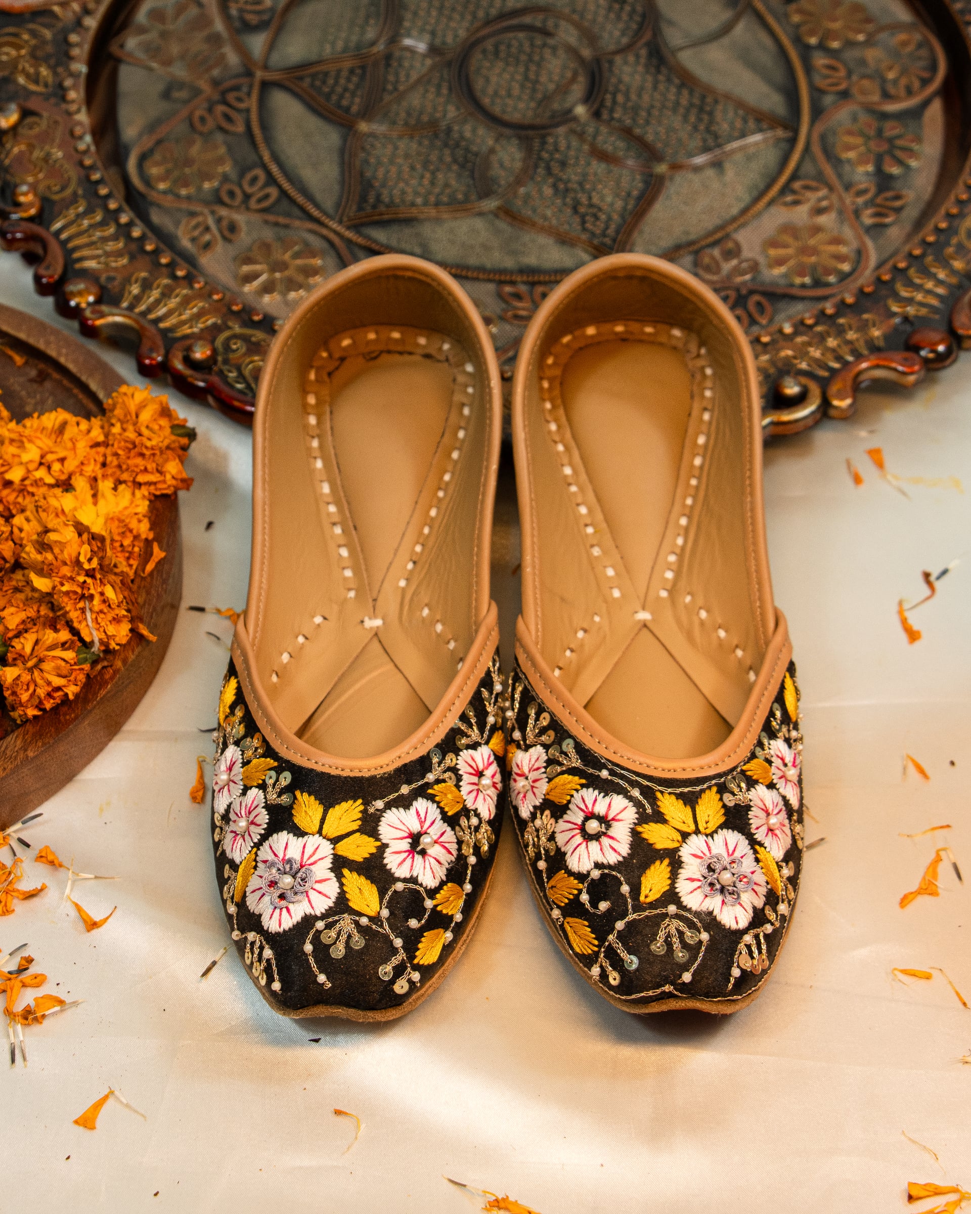 Meher Black Jutti for Women – Embroidered Casual Jutti