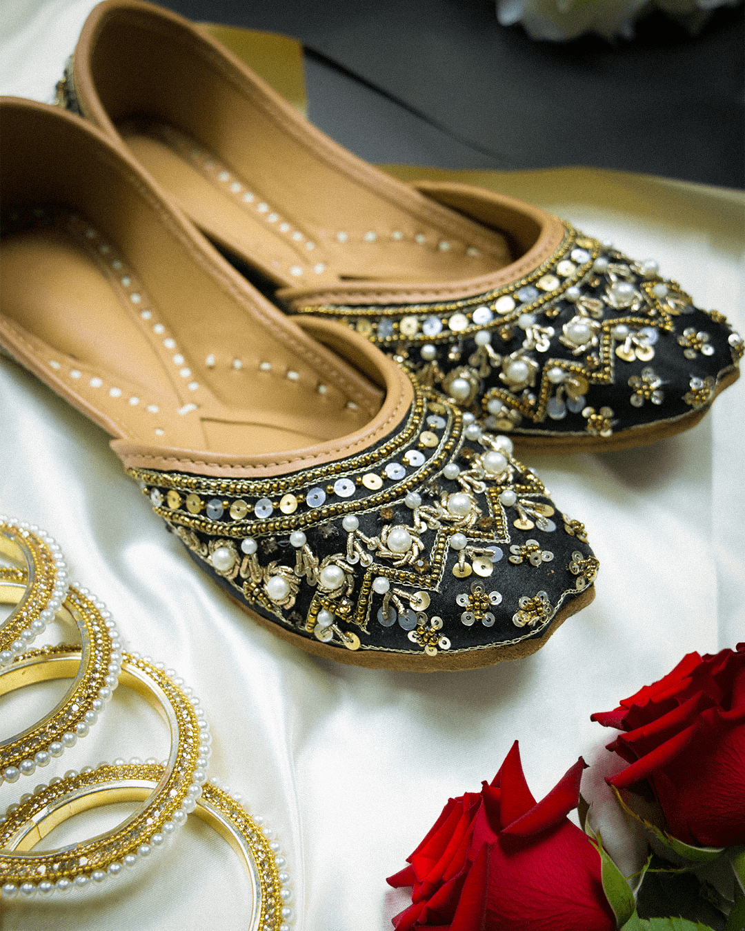 Sunehri Black Jutti for Women – Golden Jutti for Wedding