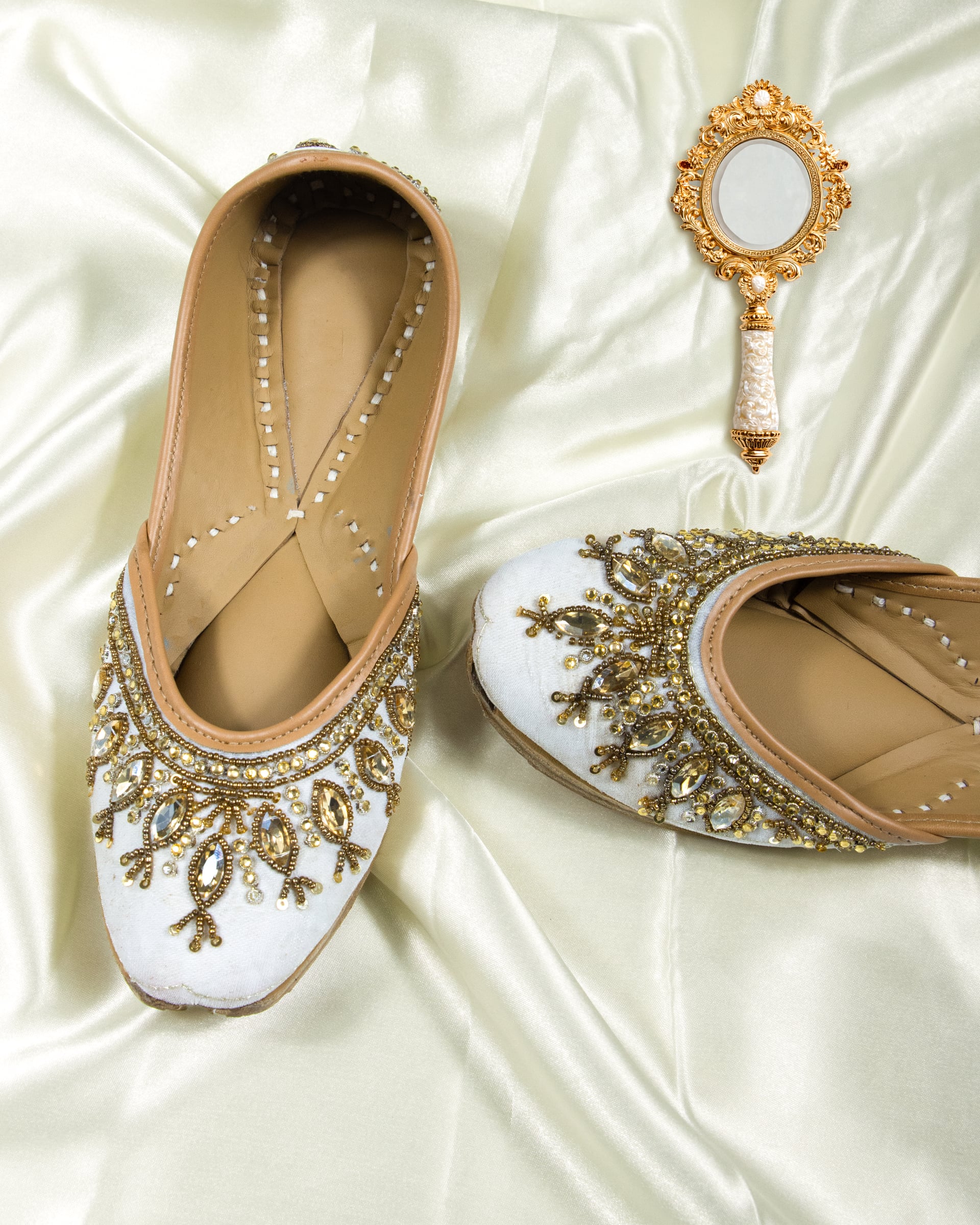 Zareen White Jutti for Women – Velvet Festive Jutti